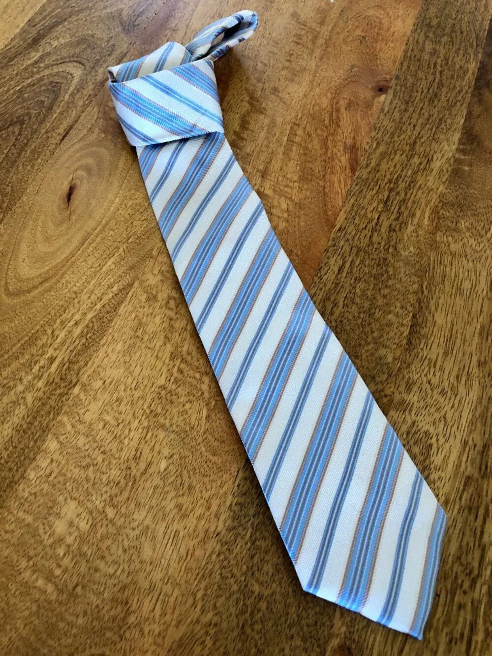 Barcelona Cravate, Diagonal Blue and Off White Striped Tie